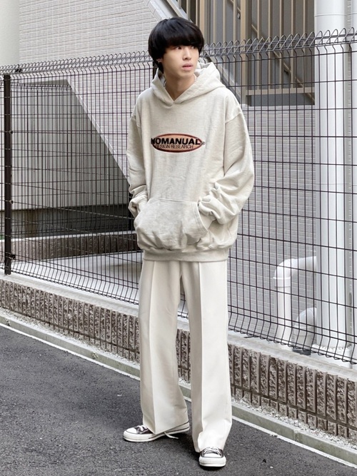 爽やか度no 1 ホワイトパンツ で魅せるメンズ春コーデ Cbk Magazine