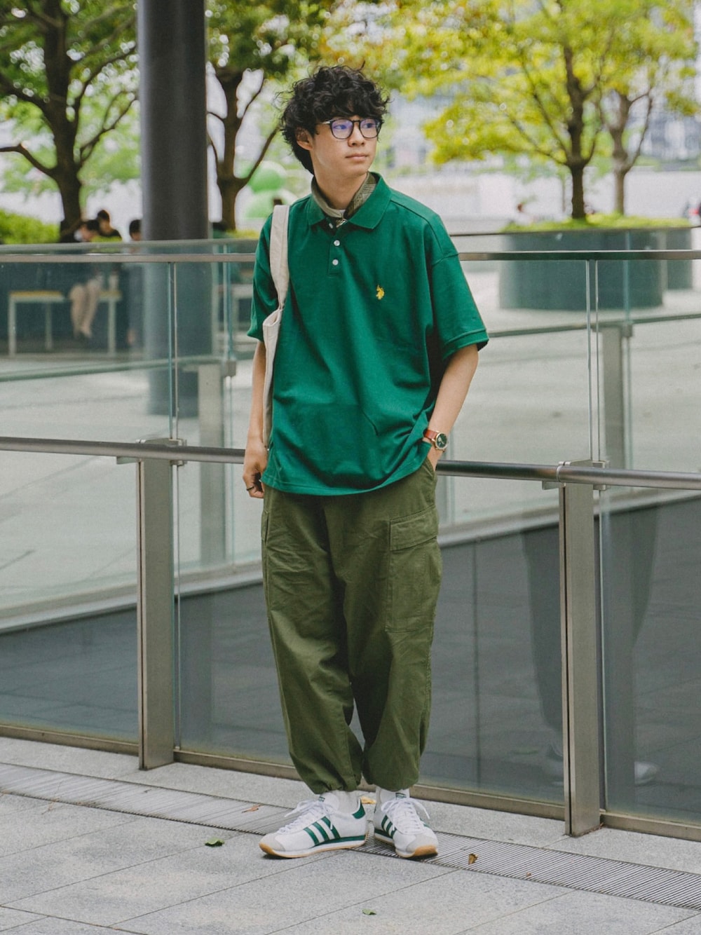 ポロシャツで清潔感の漂うスタイルに ワンポイント ストライプまでおしゃれスナップをpickup Cbk Magazine